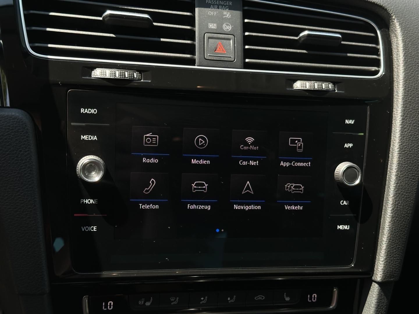 Fahrzeugabbildung Volkswagen Golf SOUND 1,0 l TSI,Navi,SH,ACC,Telefonschnitts