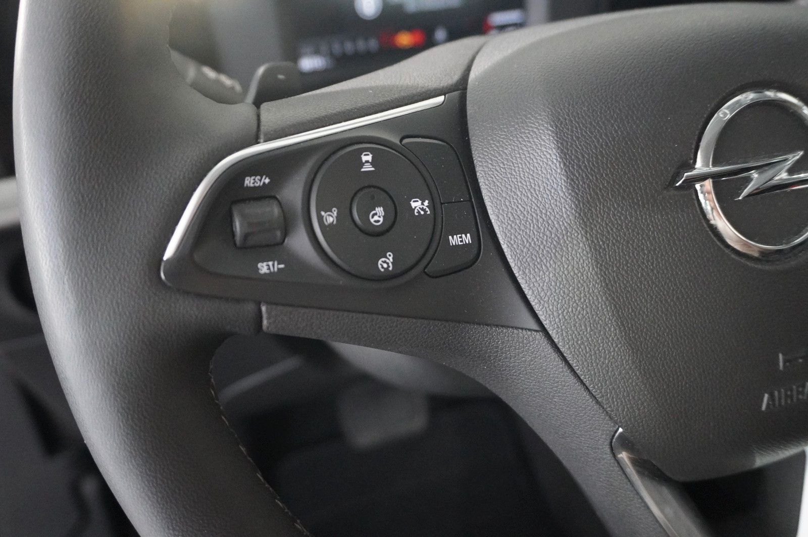 Fahrzeugabbildung Opel Mokka 1.2T ELEGANCE NAVI/LED/KAMERA/SH/SPORT/DAB