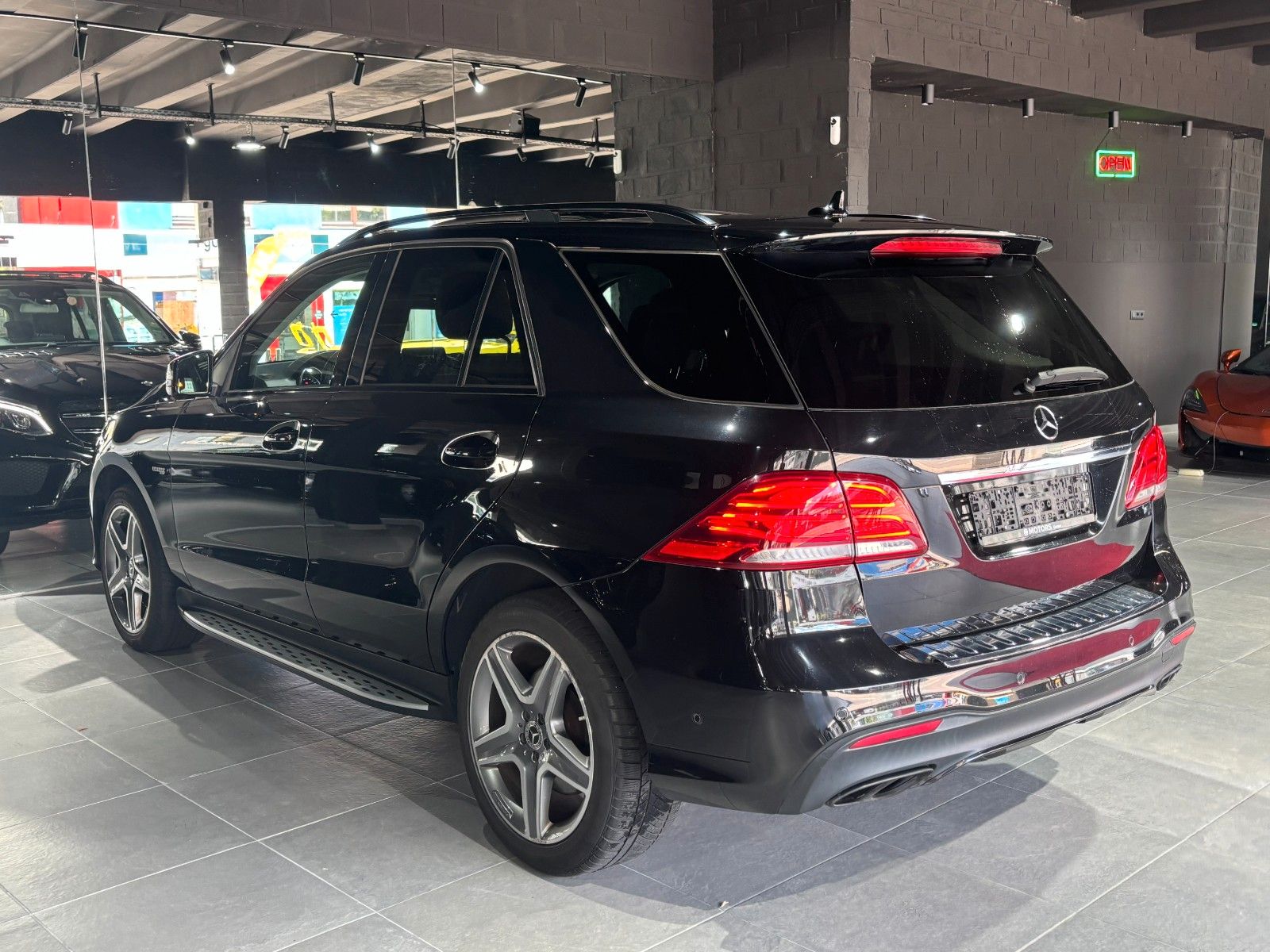 Fahrzeugabbildung Mercedes-Benz GLE 43 AMG 4Matic /PANO/MEMORY/360°/AMBIENTE