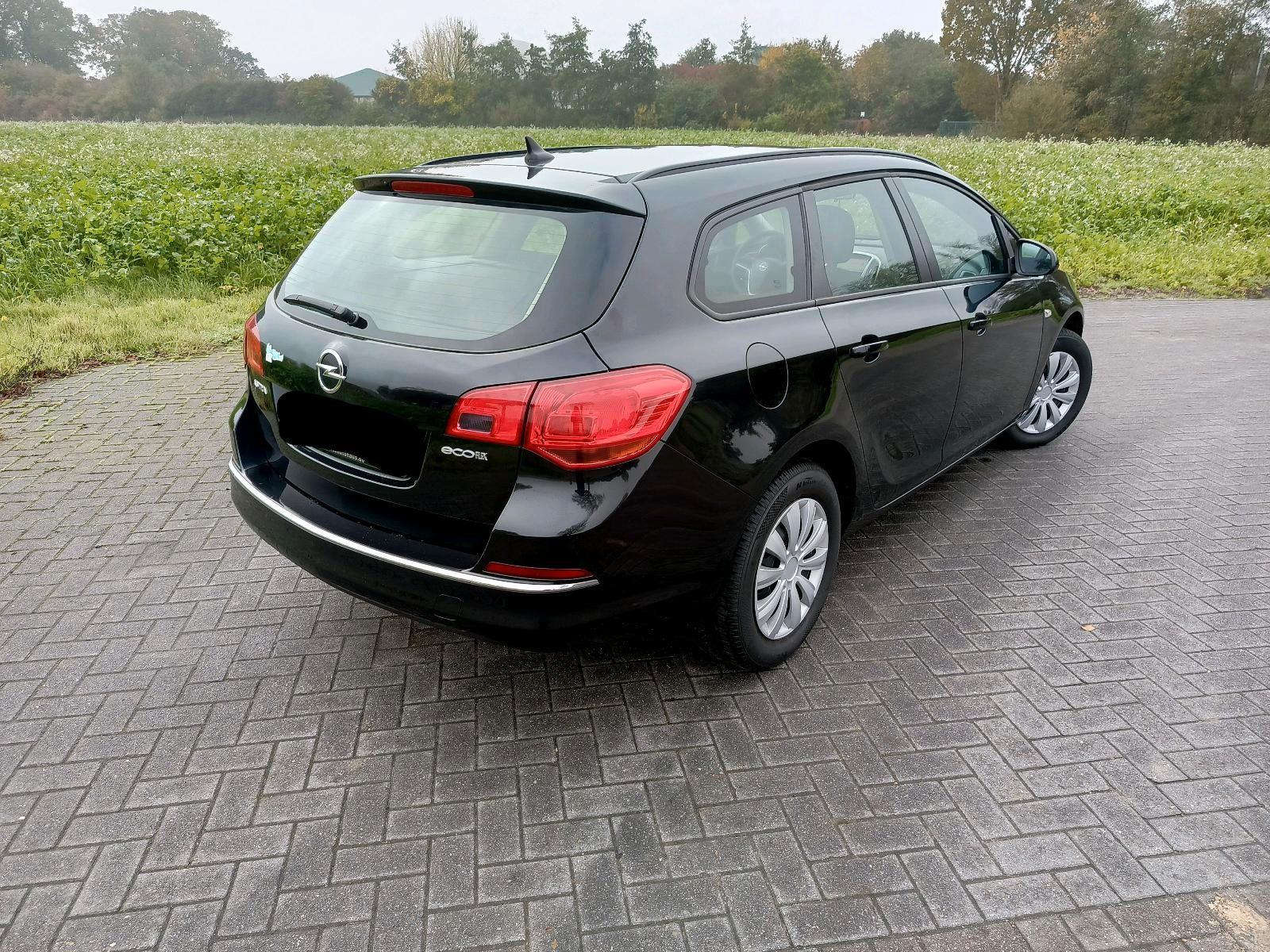 Opel Astra 2015 — interior