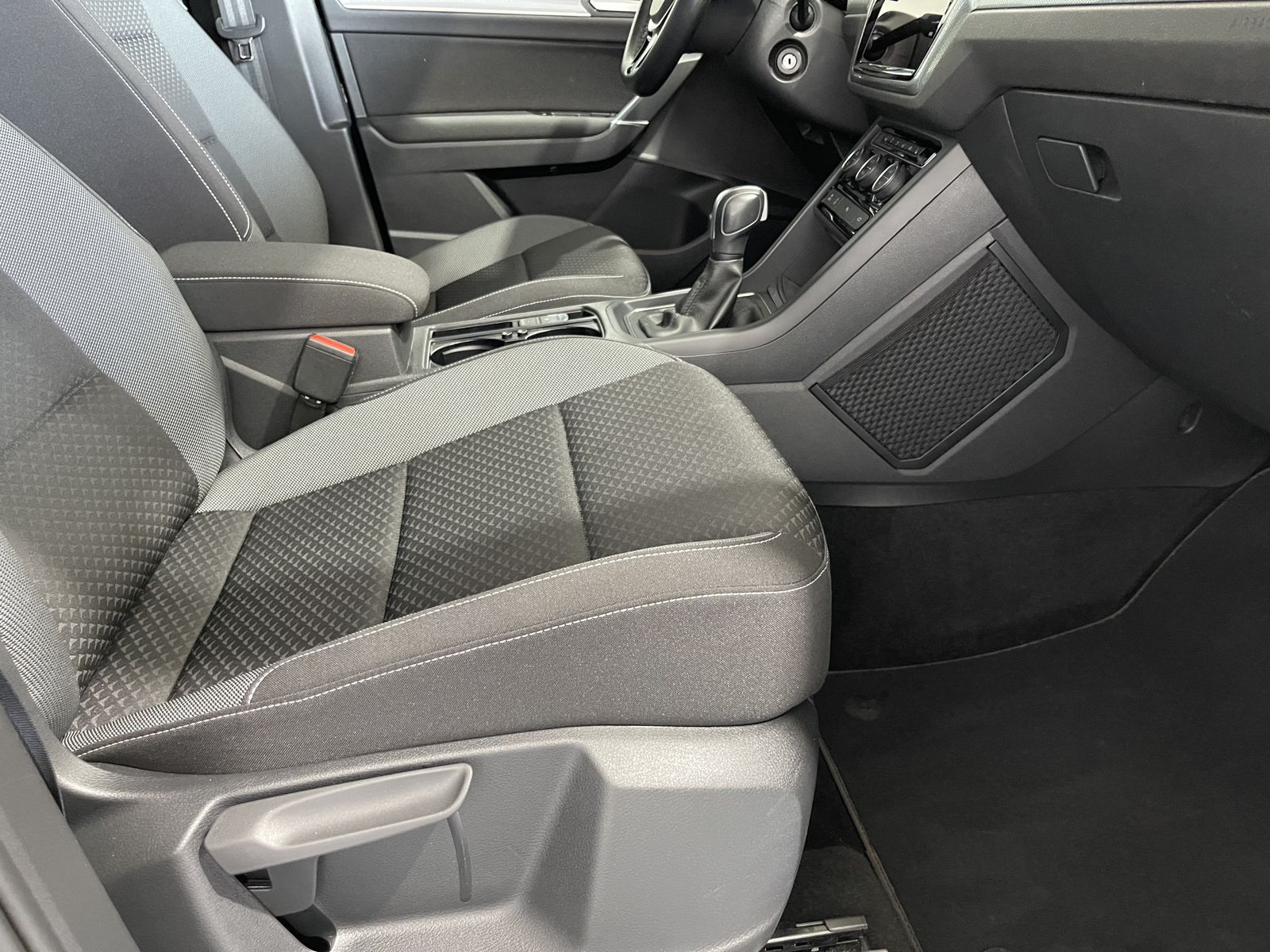 Fahrzeugabbildung Volkswagen Touran Comfortline 2.0 TDI*LED*Navi*PDC*Digital*