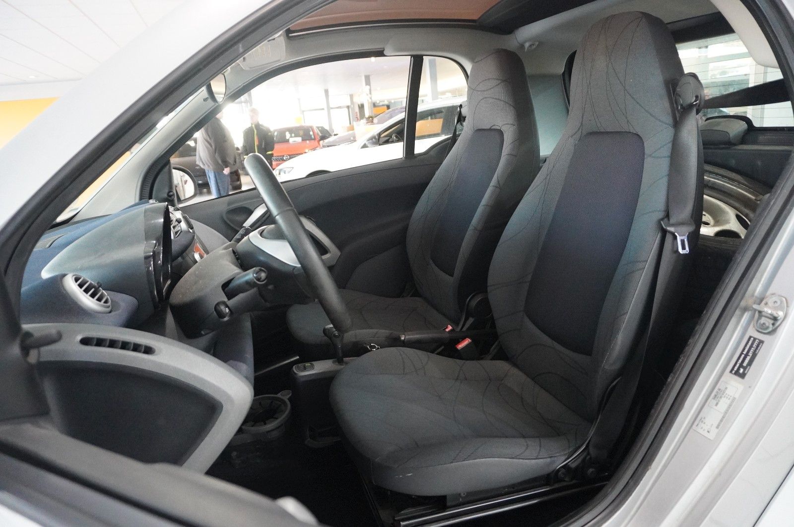 Fahrzeugabbildung Smart ForTwo 1.0 COUPE PASSION AUTOM. KLIMA/PANO/RADIO