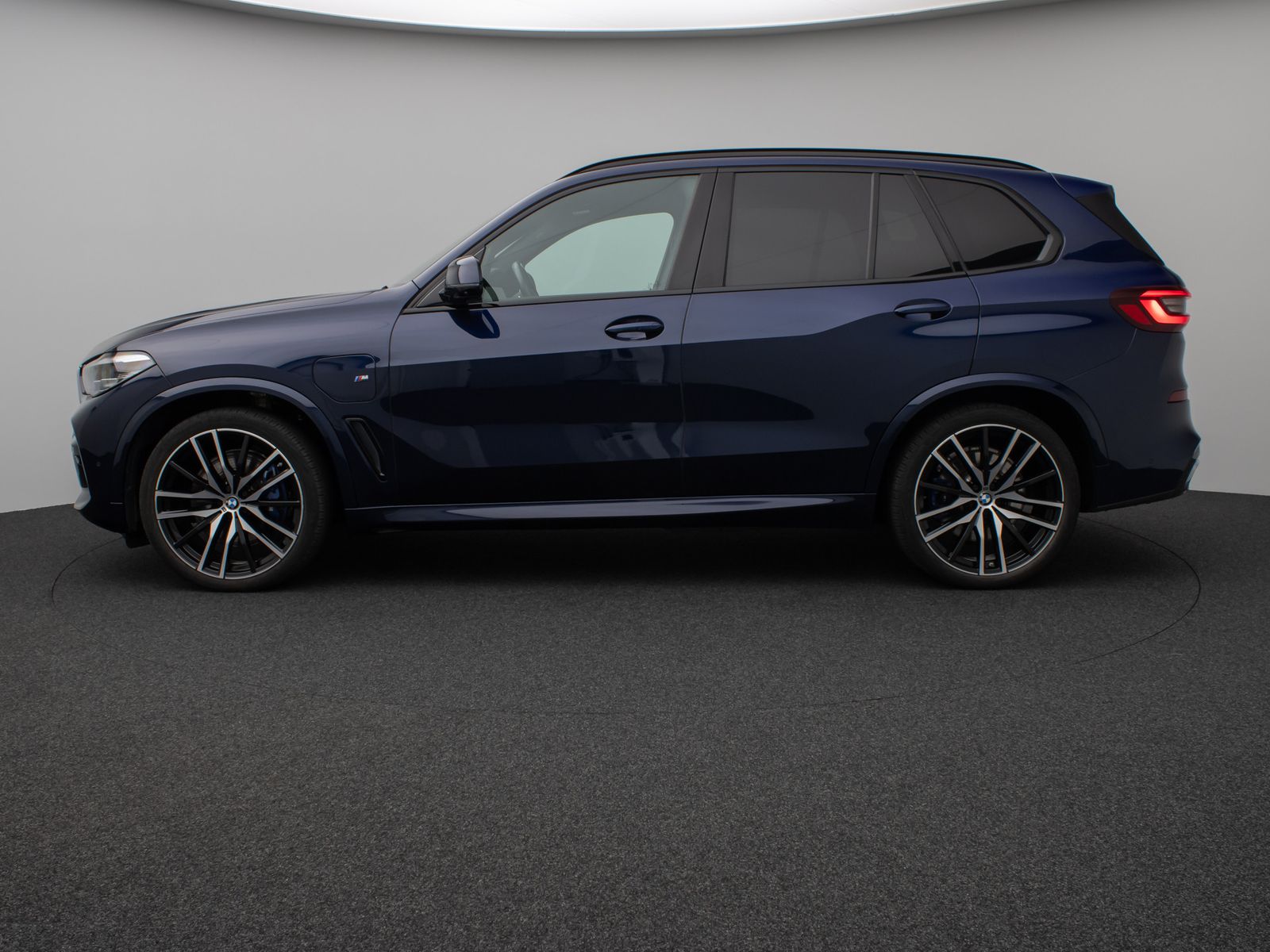 Fahrzeugabbildung BMW X5 xD45e M Sport Panorama 360°HUD DAB H/K 22Zoll