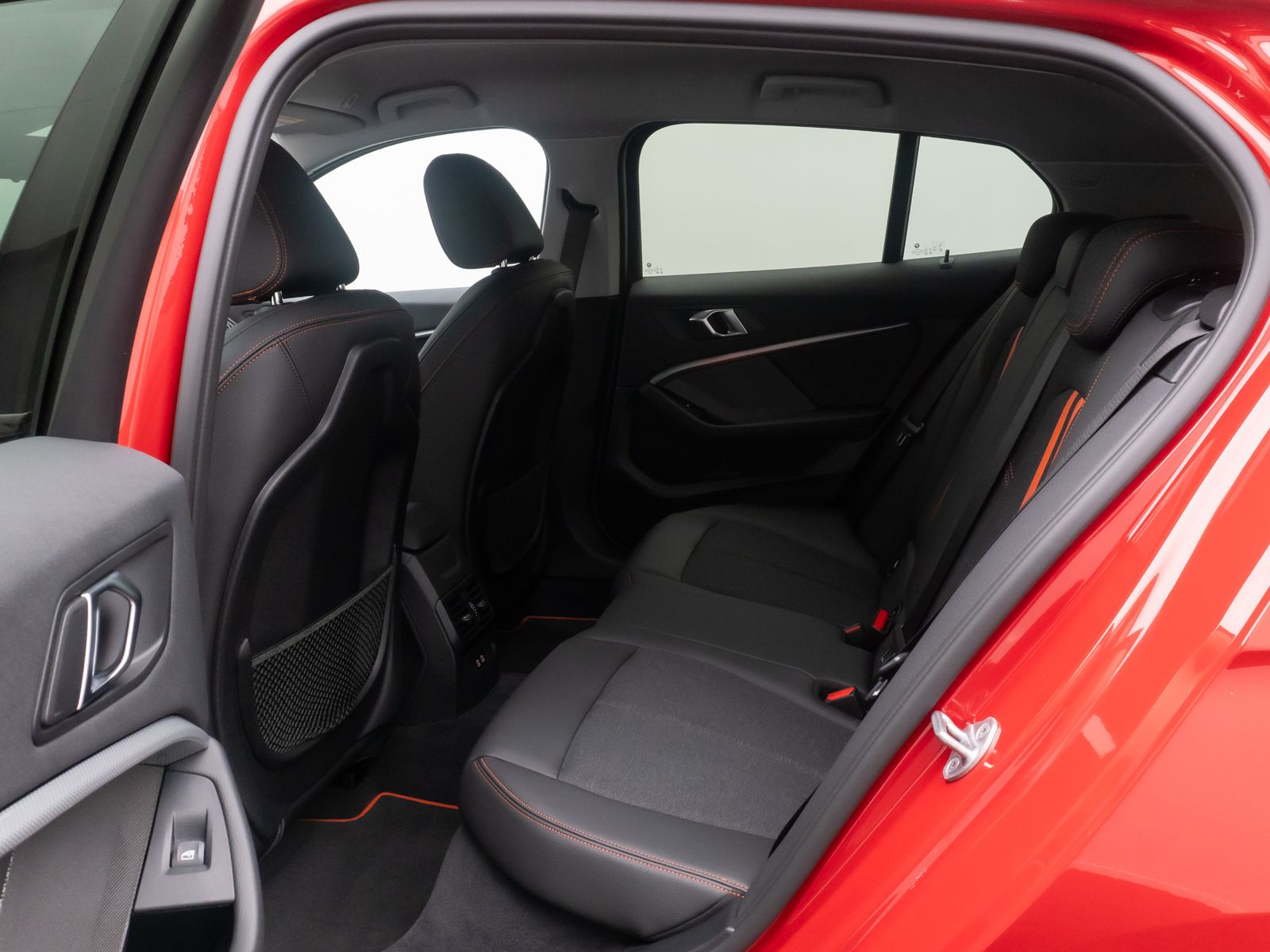 Fahrzeugabbildung BMW 118d SportLine Kamera HUD DAB H/K Stop&Go Komfor