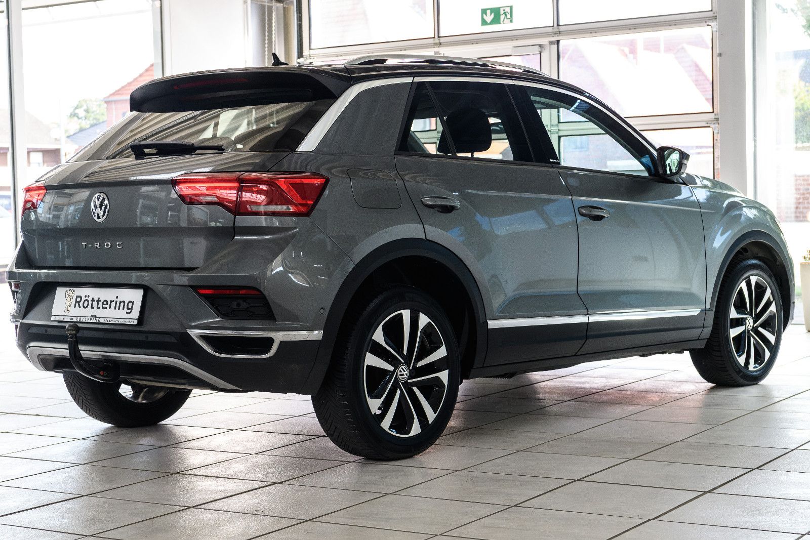 Fahrzeugabbildung Volkswagen T-Roc IQ.DRIVE+AHK+GJR+NAVI+PANORAMA+EL.HECKKLAP