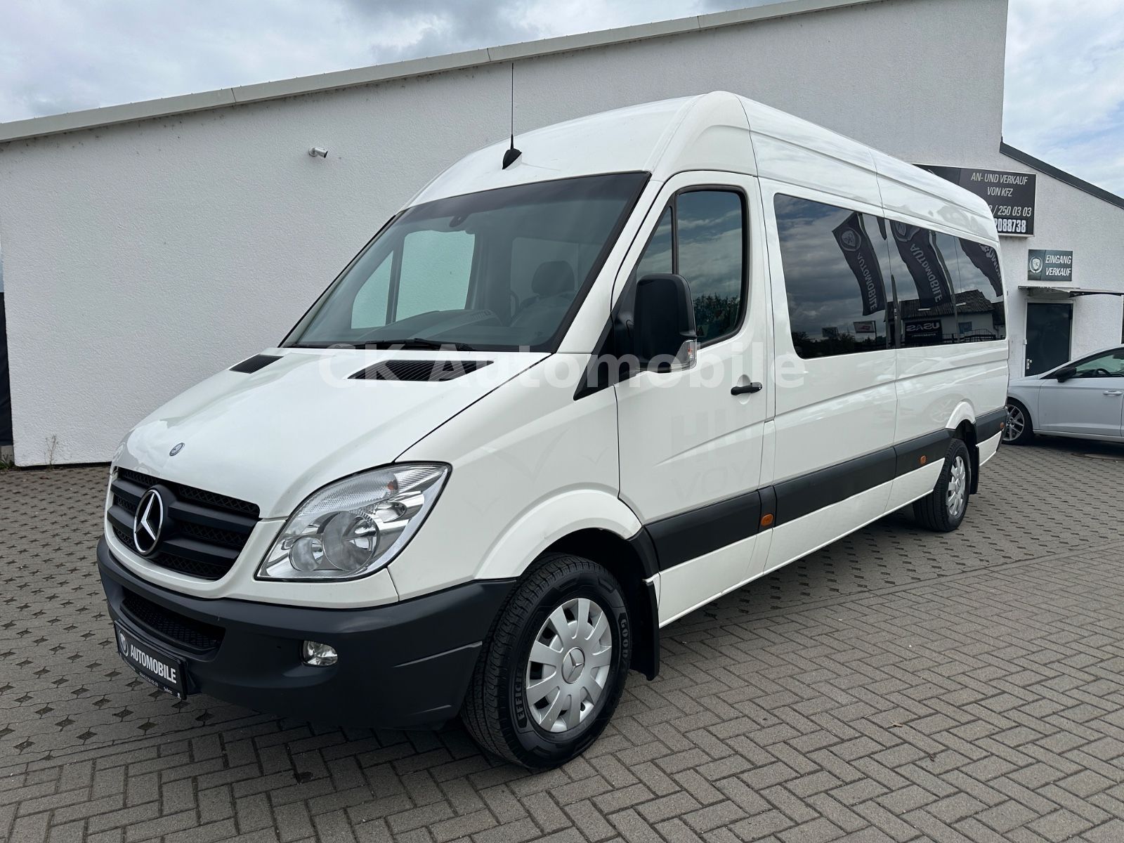 Fahrzeugabbildung Mercedes-Benz Sprinter II 316 CDI Kombi Maxi Automatik/9 Sitze