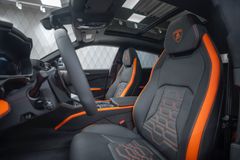 Urus 4.0 V8 SE GREY/BLACK ORANGE PANO B&amp;O