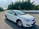 Opel Astra J Sports Tourer Selection*LPG/BENZIN*TÜV* - Opel Astra mit LPG-Antrieb: Kombi