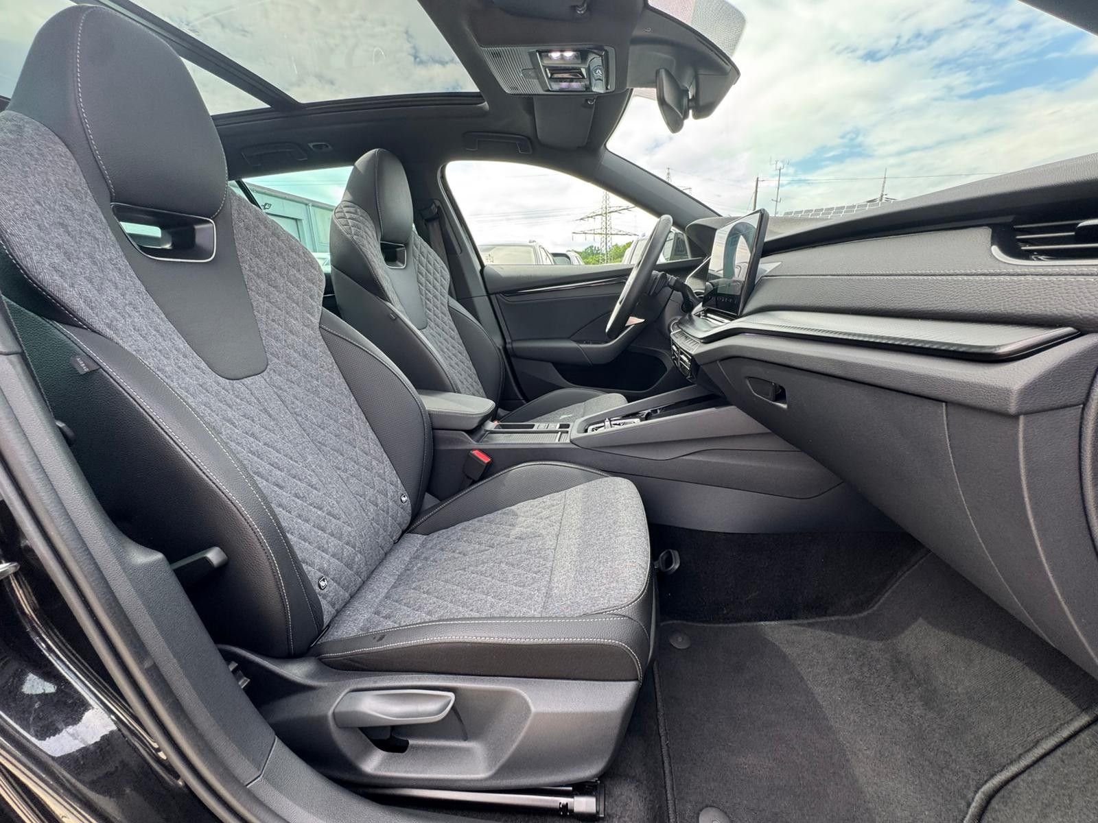 Fahrzeugabbildung SKODA Octavia 2.0 DSG Sportline MATRIX*PANO*CANT.*5J.G