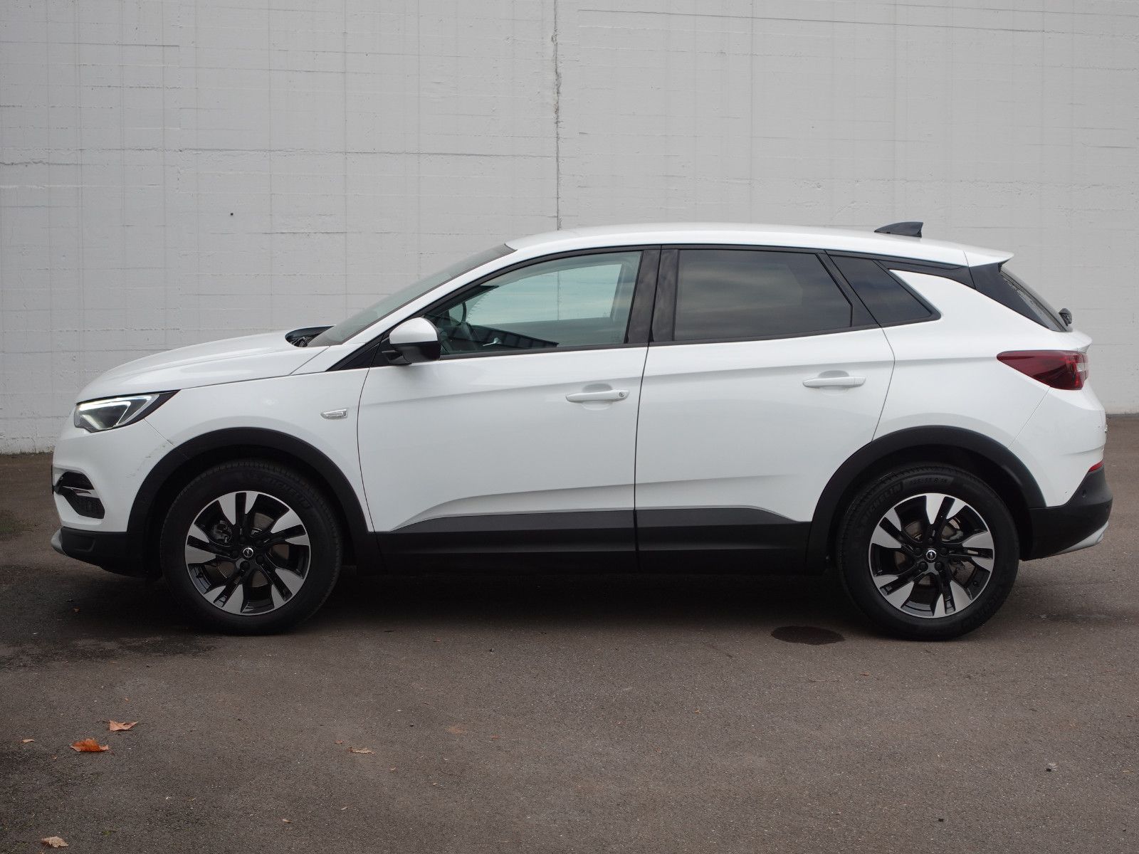 Fahrzeugabbildung Opel Grandland X 1.2 Elegance Kamera,LED,Navi,PDC,SHZ