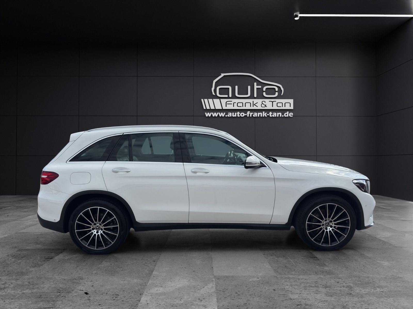 Fahrzeugabbildung Mercedes-Benz GLC 220 d 4Matic/AMG Line/Pano/ACC/Keyless Go