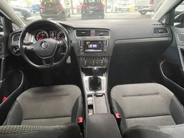 Volkswagen Golf - 10