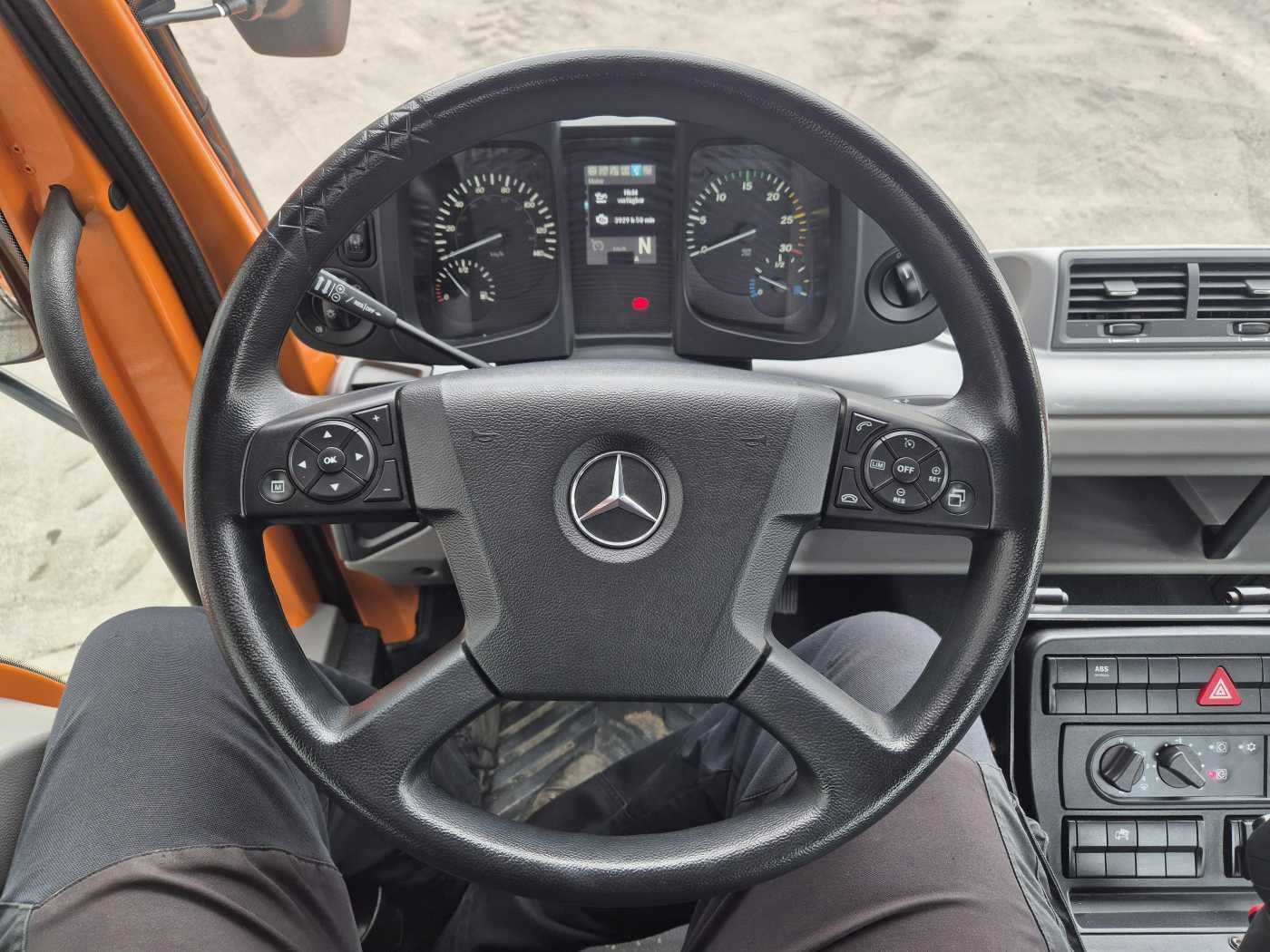 Fahrzeugabbildung Mercedes-Benz Unimog U423 4x4 Hydrostat Zapfwelle