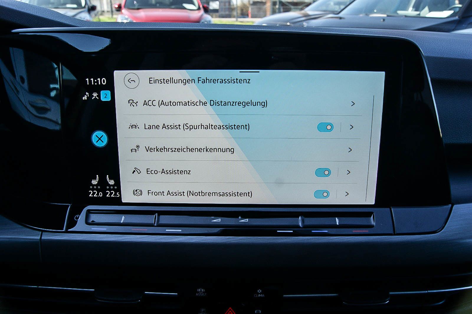 Fahrzeugabbildung Volkswagen Golf VIII 1.5eTSI DSG First Edition MATRIX ANHZV