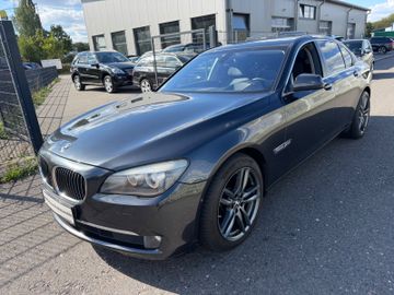 BMW 750 - 1