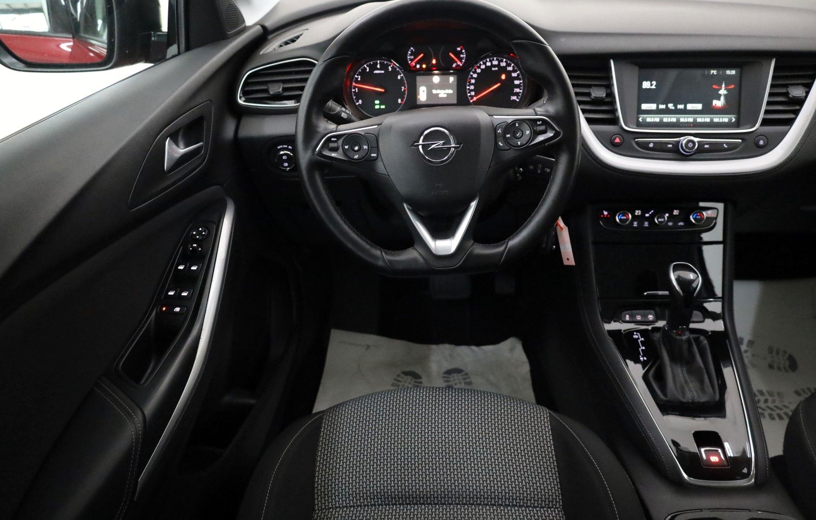 Fahrzeugabbildung Opel Grandland (X) Opel 2020 LED,Kamera,AHK,SR+WR