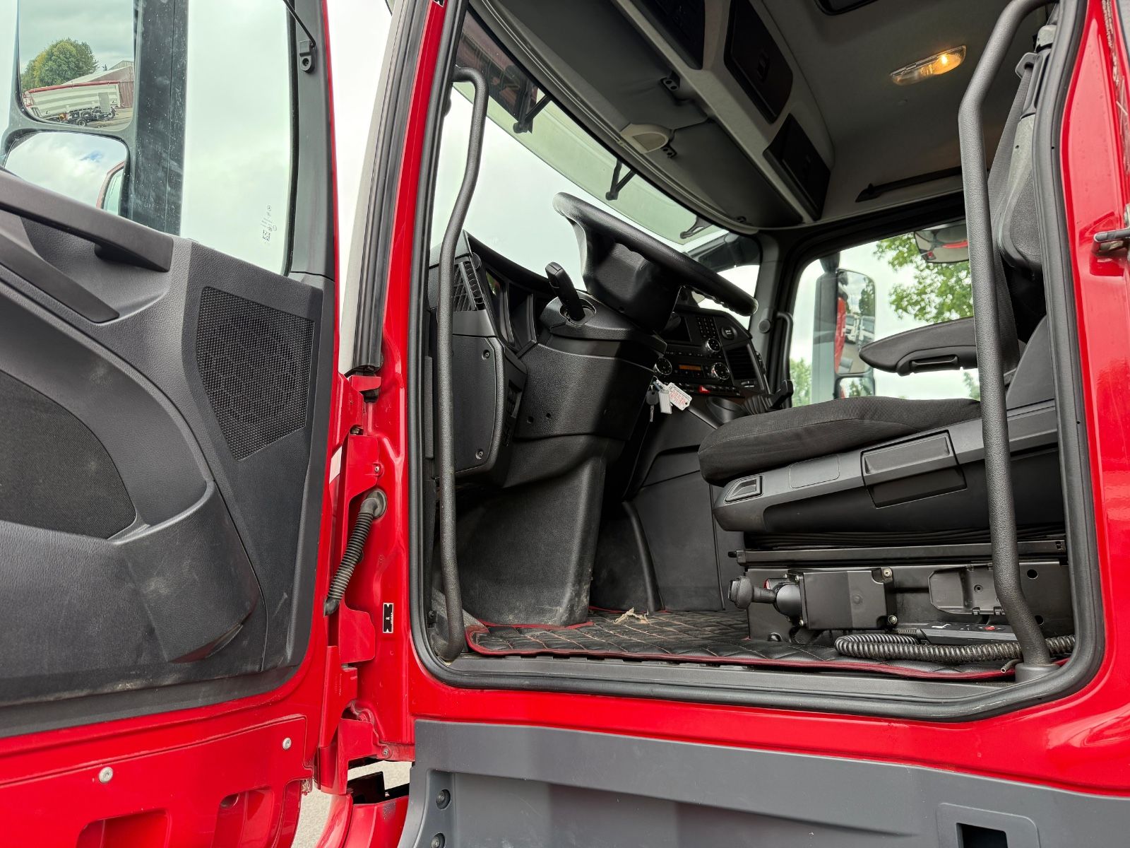 Fahrzeugabbildung Mercedes-Benz Arocs 2645 6x4 SZM Kipphydraulik