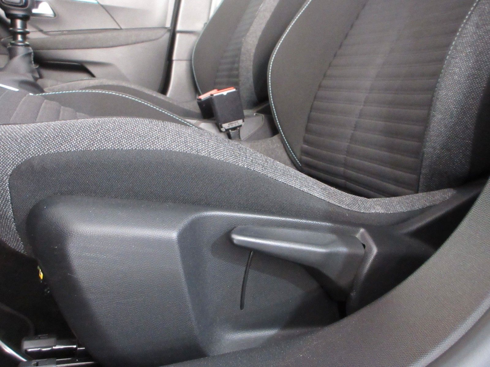 Fahrzeugabbildung Peugeot 2008 Active LED/NAVI/PDC/ALU/TEMPO