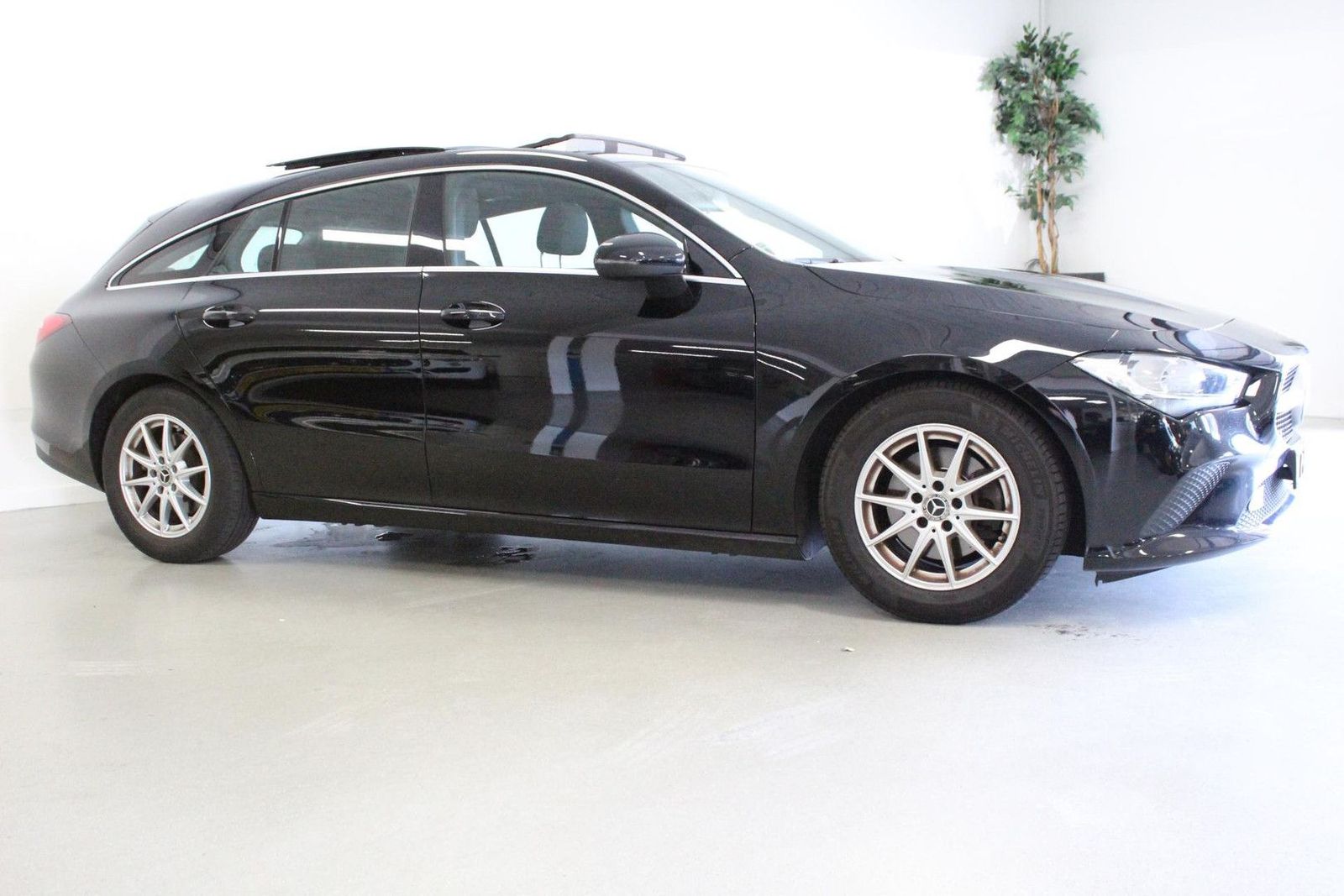 Mercedes-Benz CLA 200 Shooting Brake Business Line | PANO-DAK! imagem 2