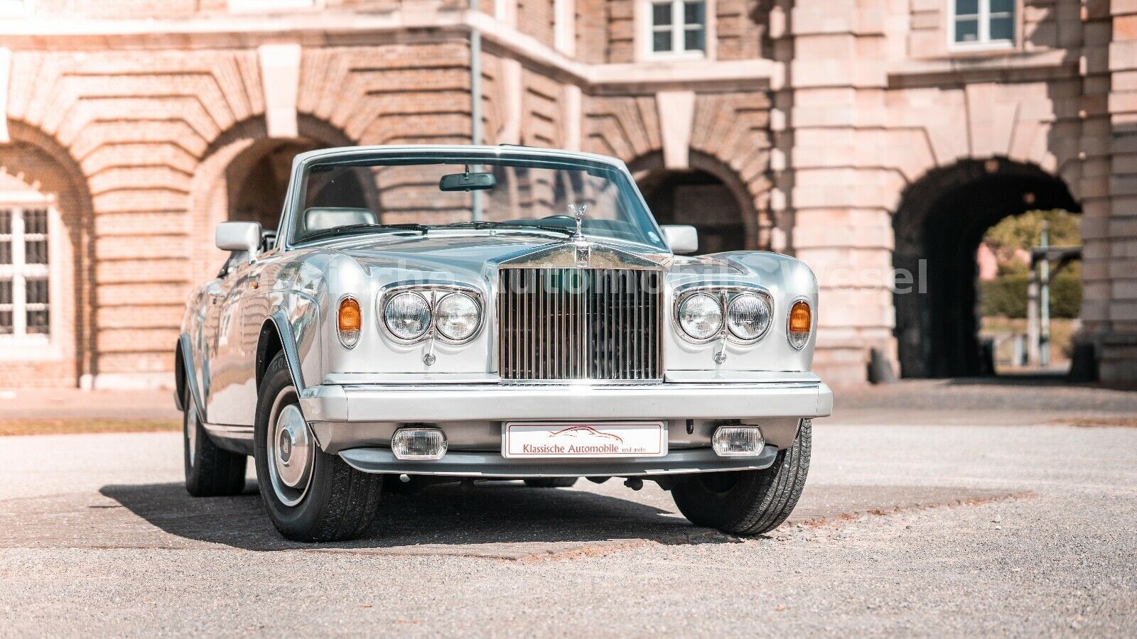 Fahrzeugabbildung Rolls-Royce Corniche/Deutsch mit orig. 13.636 km/Einzigartig
