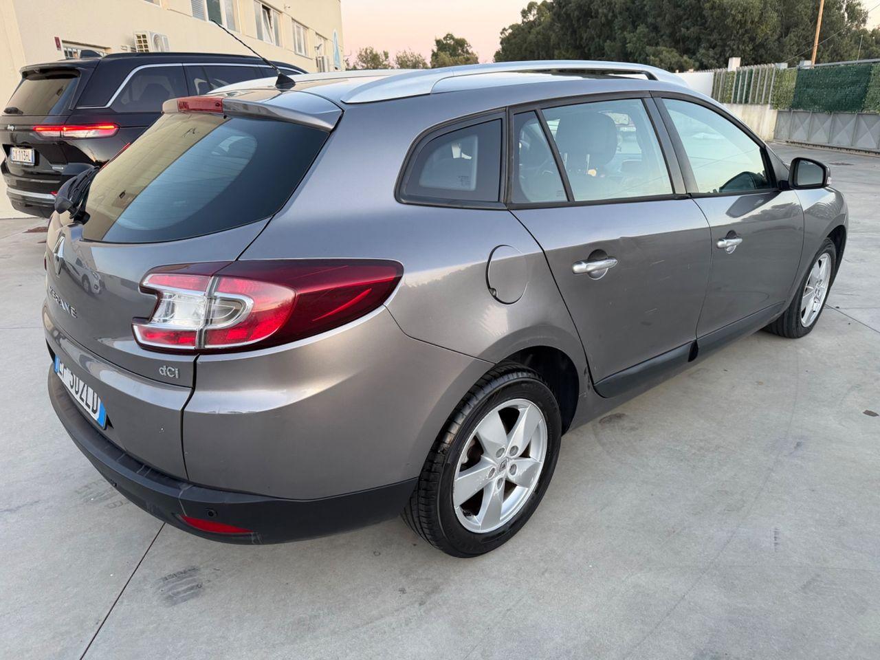 Renault Megane 2011 — rear view