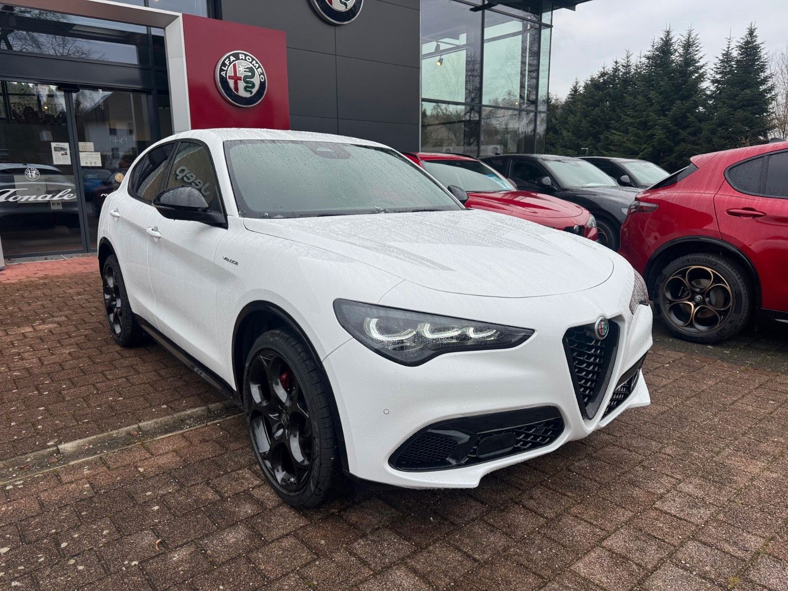 Fahrzeugabbildung Alfa Romeo Stelvio 280PS Veloce AT8 Q4 NAVI SITZHEIZUNG LED