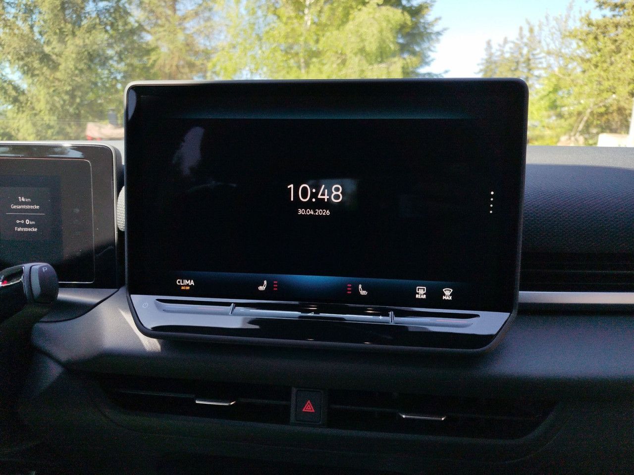 Fahrzeugabbildung Volkswagen T-ROC R-Line NF 1.5 B 110eTSID7F