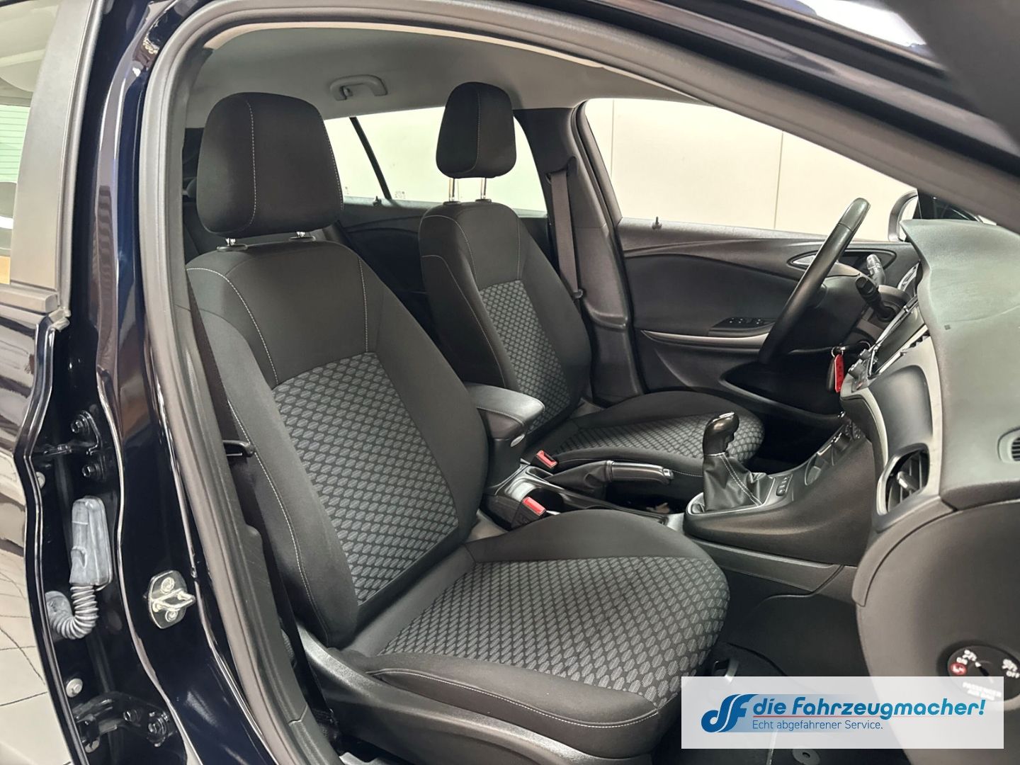 Fahrzeugabbildung Opel Astra K Sports Tourer Edition Start Stop Navi AC