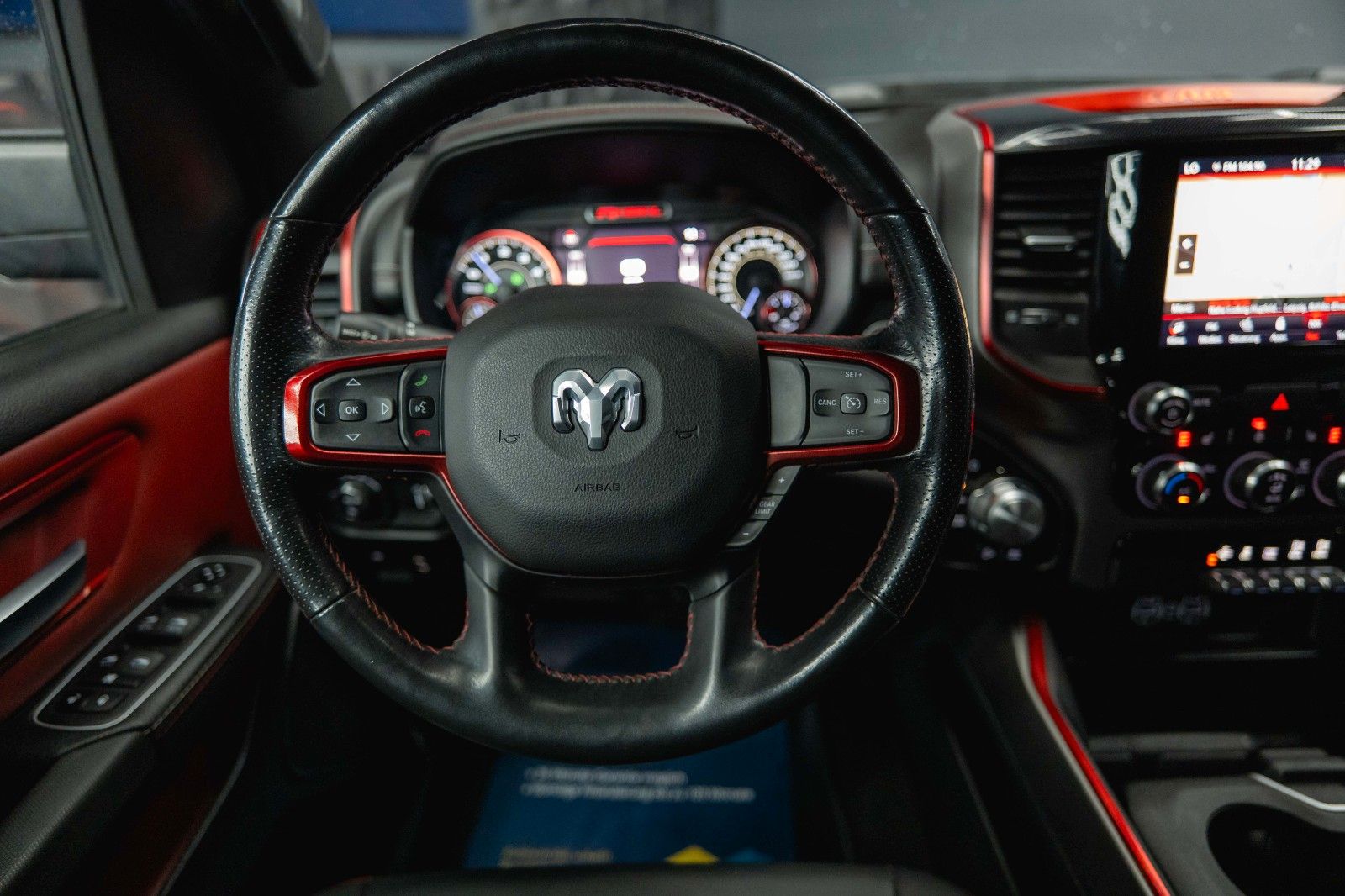 Fahrzeugabbildung Dodge RAM 5.7 V8 HEMI 4x4 REBEL AXLE LOCK Airmatic LED