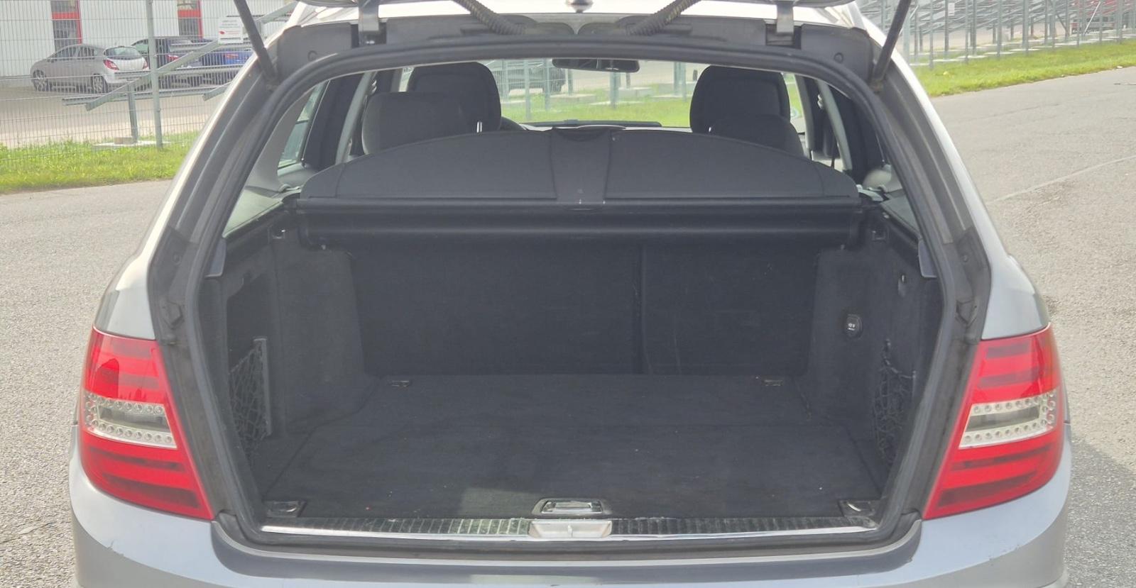 Mercedes-Benz C250 2012 — photo 13