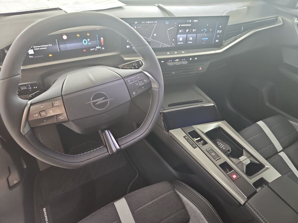 Fahrzeugabbildung Opel Grandland 1.2 DI Hybrid 48 V AT Edition