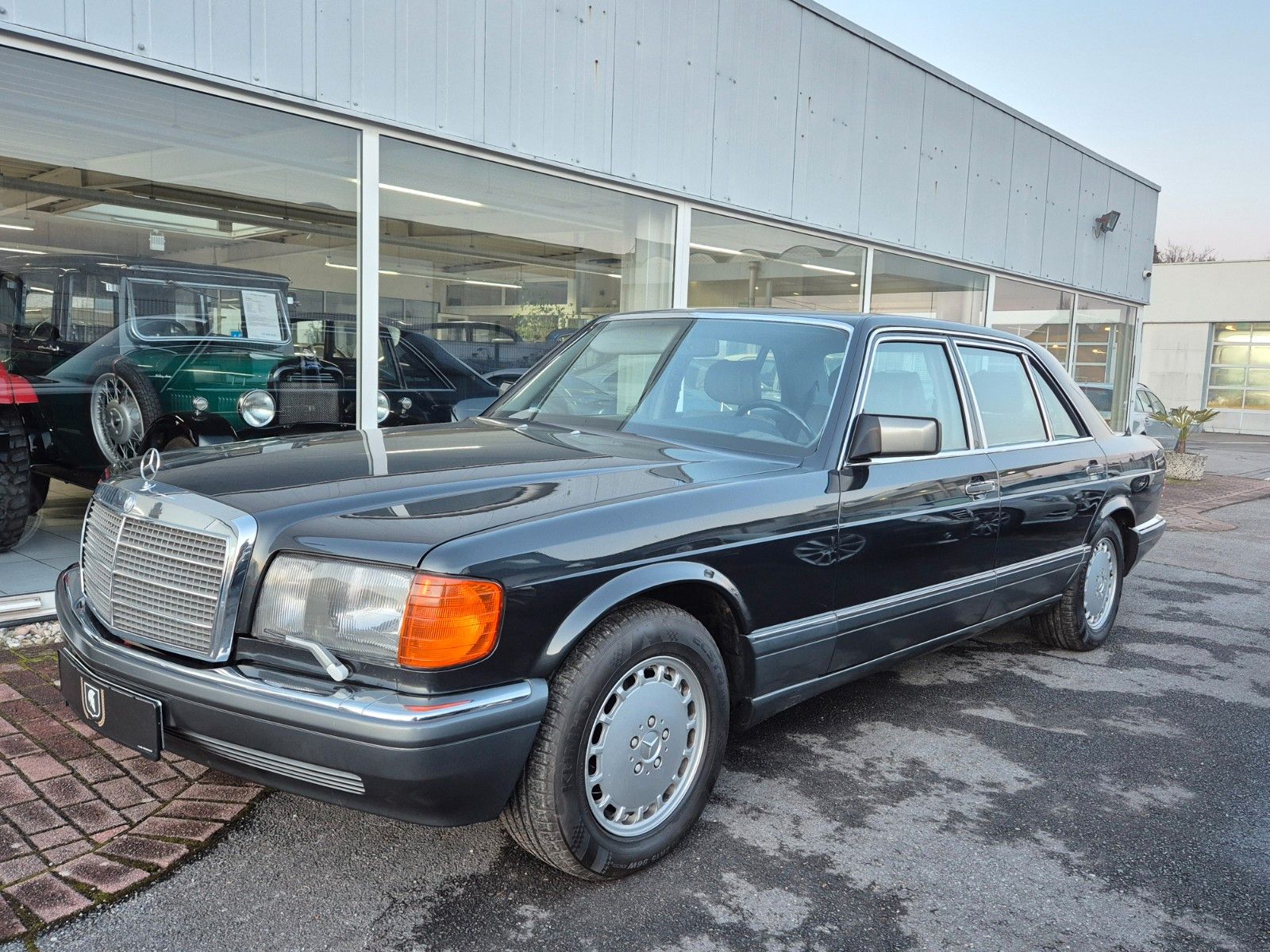 Fahrzeugabbildung Mercedes-Benz 560 SEL/Deutsch/Coupé Sitzanlage/Bestzustand