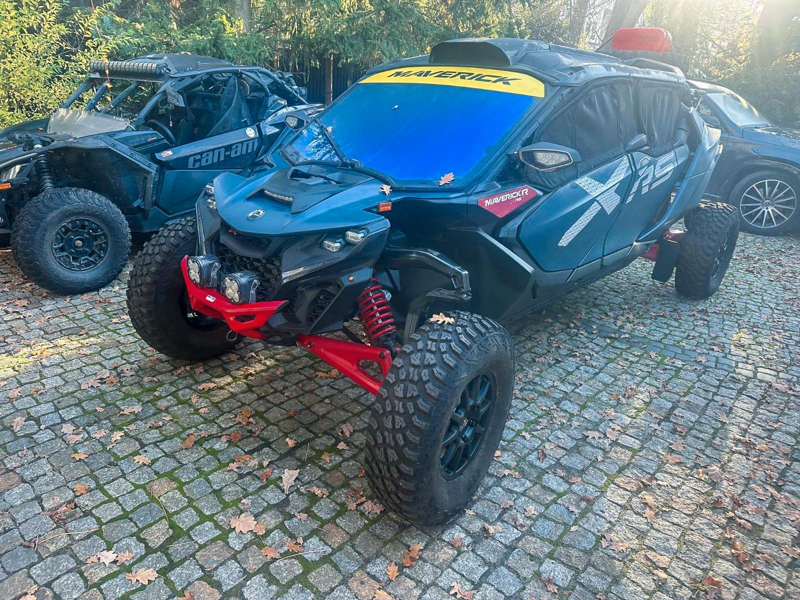 Can-Am Maverick R  Max