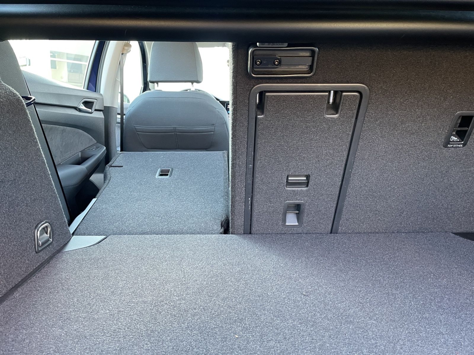 Fahrzeugabbildung Volkswagen Golf VIII Variant Style TSI LED+ ACC SH RearView