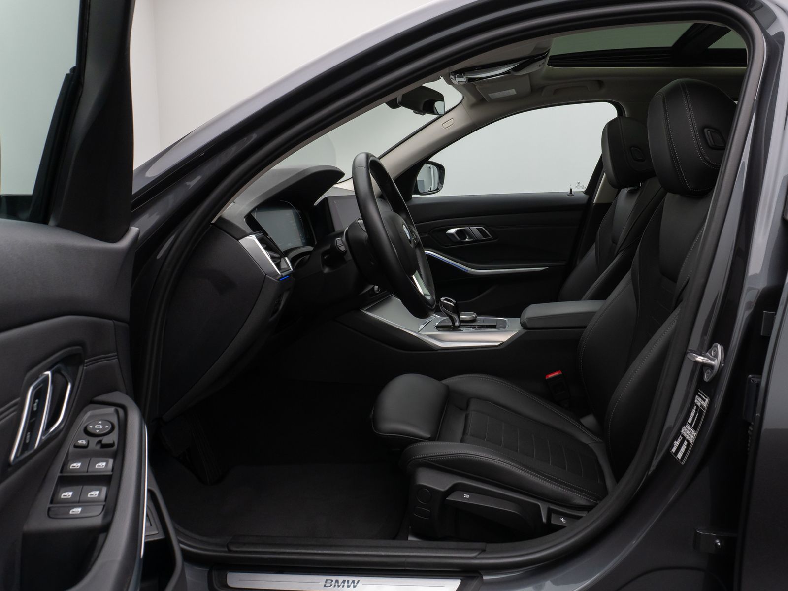 Fahrzeugabbildung BMW 320d SportLine Panorama Kamera DAB Komfort Alarm