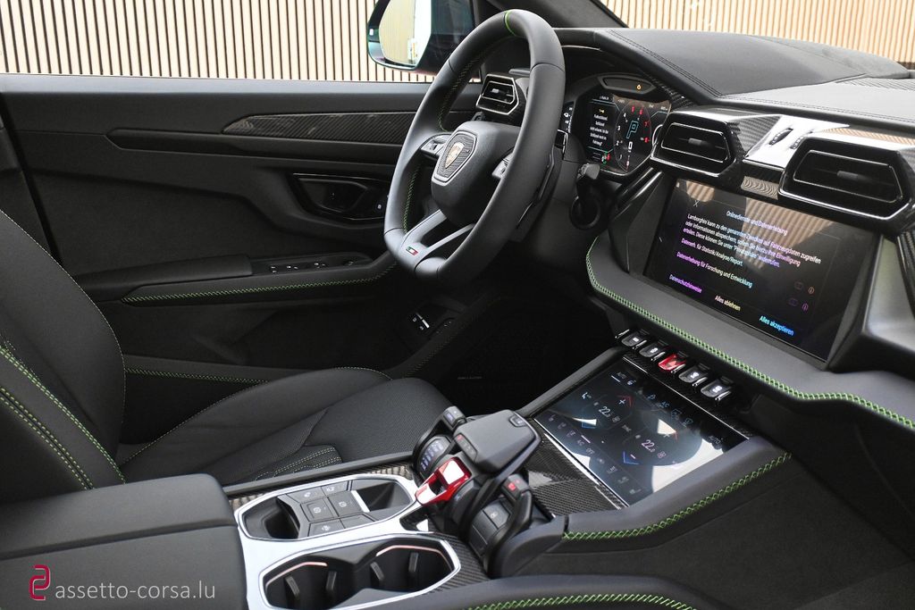 LAMBORGHINI Urus 2026
