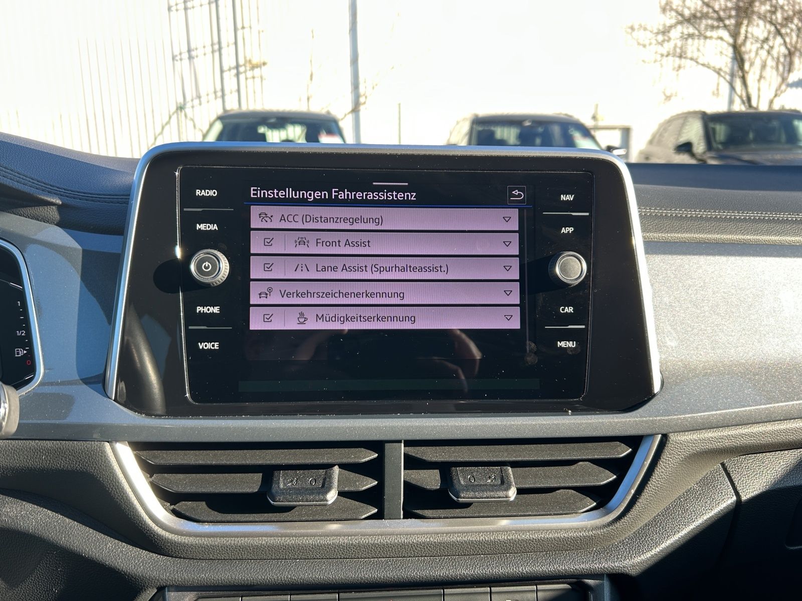 Fahrzeugabbildung Volkswagen T-Roc Style TDI LED+ ACC SH AppConnect Ambiente