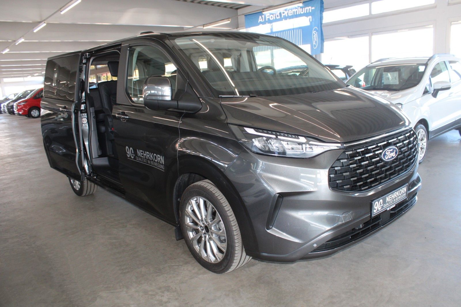 Fahrzeugabbildung Ford Tourneo Custom L1 8-Sitz Titanium Aut. Top Ausst