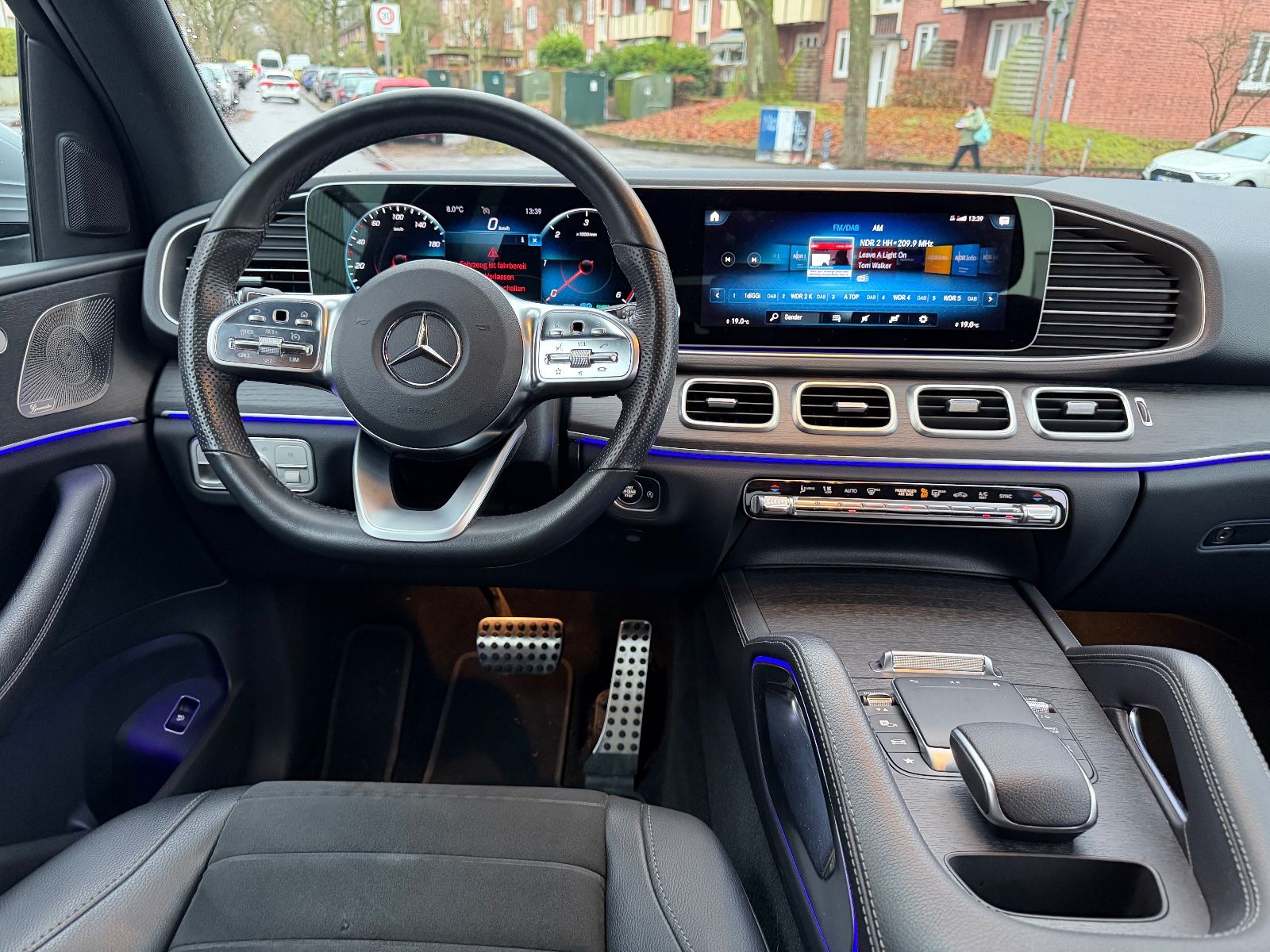 Fahrzeugabbildung Mercedes-Benz GLE 300d 4Matic*BURMESTER*MUTLIBEAM*AHK*WIDESCRE