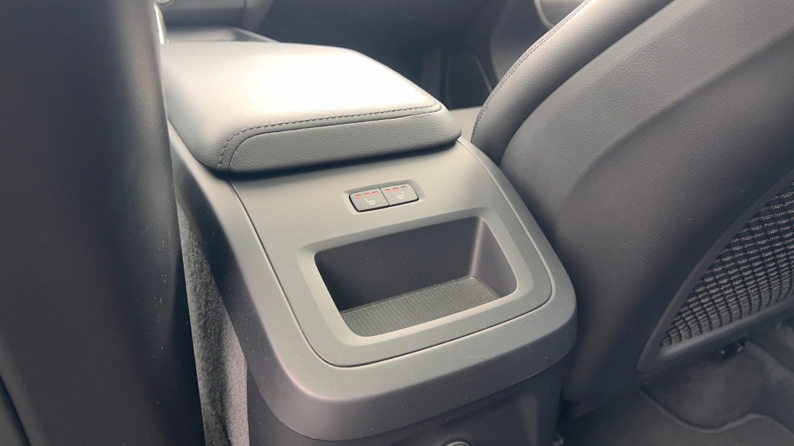 Fahrzeugabbildung Volvo XC60 T8 AWD *LUFT*STHZG*DAB*4x Sitzhzg*MIETKAUF*