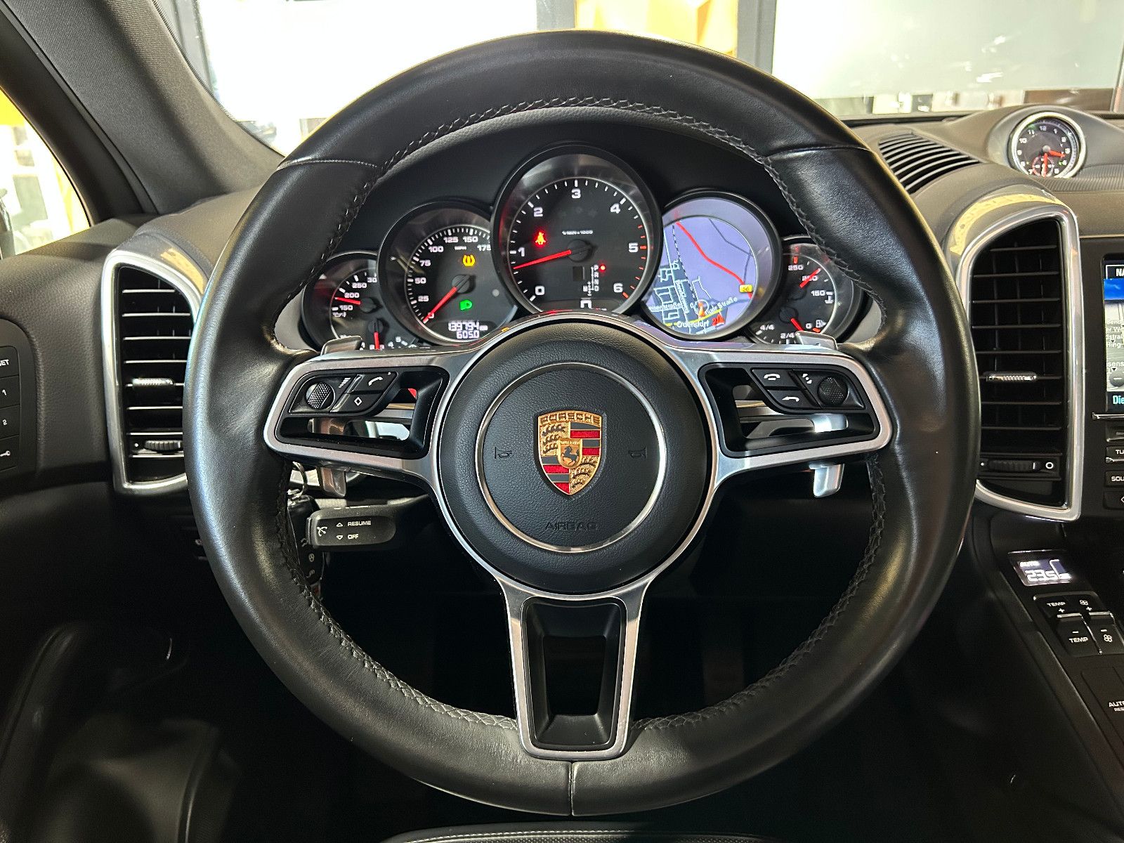 Fahrzeugabbildung Porsche Cayenne Diesel/PANO/BI-XENON/SITZBELÜFTUNG/4XSHZ