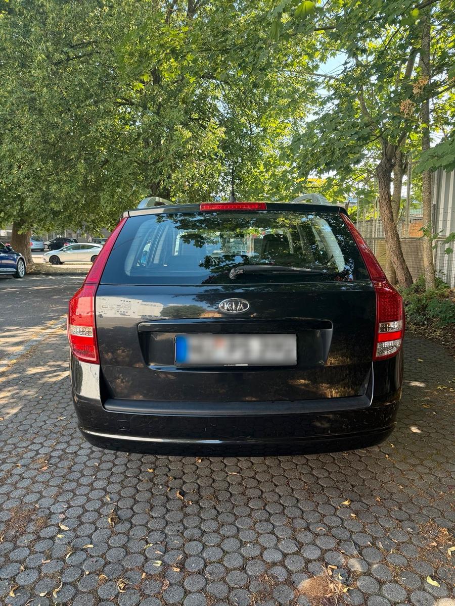 Kia cee'd 2010 — photo 5