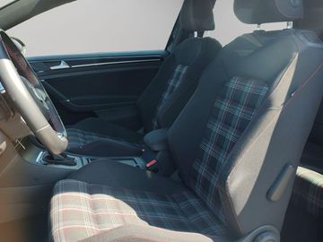 Volkswagen Golf - 9