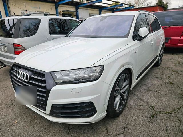 Audi Q7 Motorschade