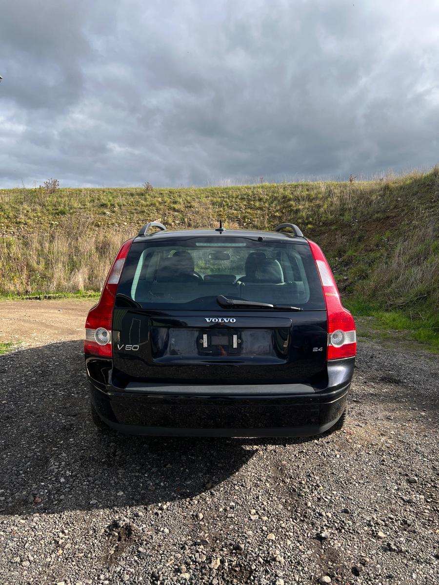 Volvo V50 2004 — rear view