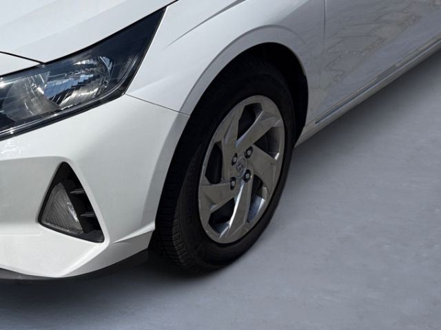 Fahrzeugabbildung Hyundai i20 Essential 1.2 T-GDI +CARPLAY+TEMPOMAT+SHZ+RF