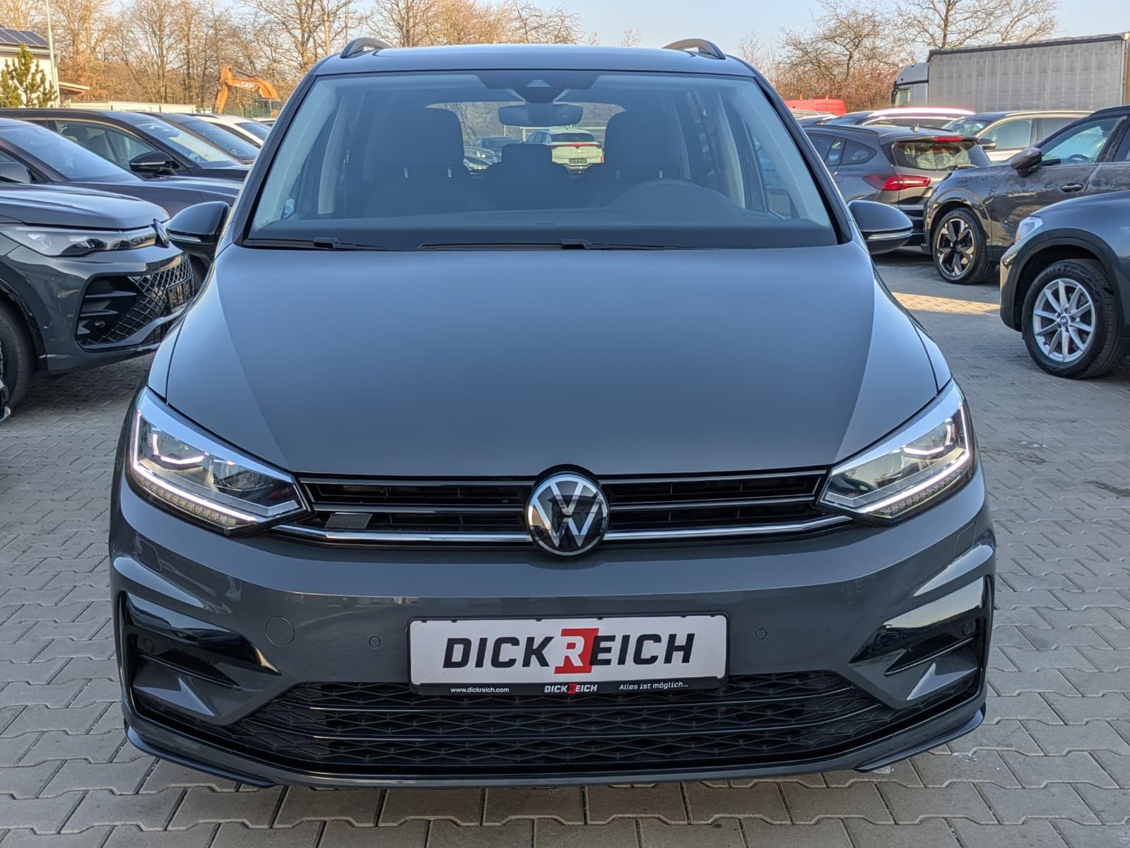 Fahrzeugabbildung Volkswagen Touran 2.0 DSG R-Line High BLACK Pano 7Si IQ AHK