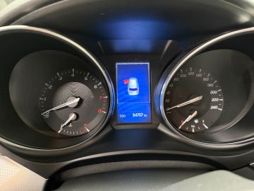 Toyota Avensis - 12