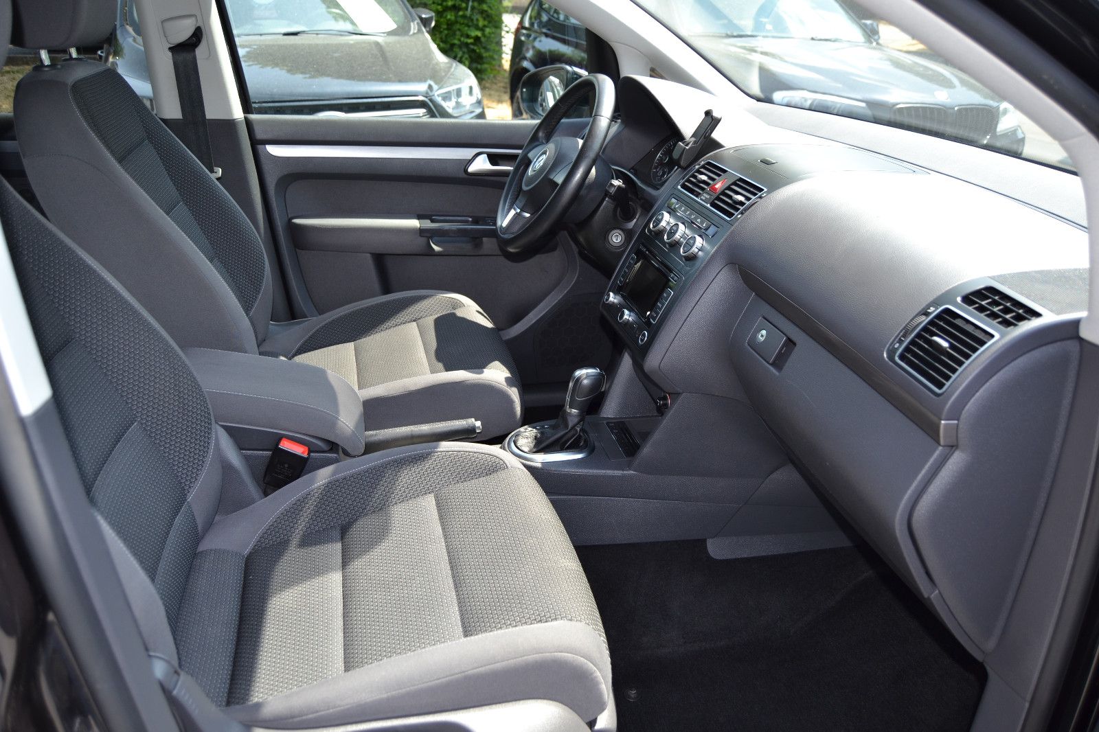 Fahrzeugabbildung Volkswagen Touran Comfortline BMT/AUTOMATIK/NAVIGATION/AHK/