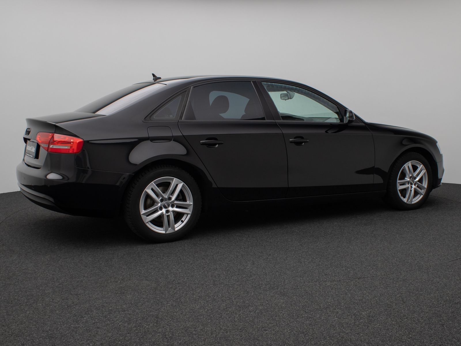 Fahrzeugabbildung Audi A4 Lim. Attraction Navigation Sitzhzg PDC AHK